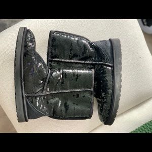 Short black Sequin Classic Uggs